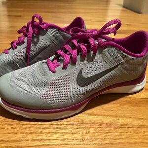 Nike running shoes size 7.